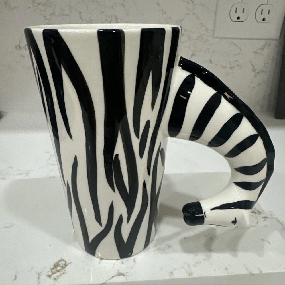 WORLD MARKET ZEBRA MUG, MADE IN THAILAND, 6" TALL, 3.5" WIDE ACROSS BRIM